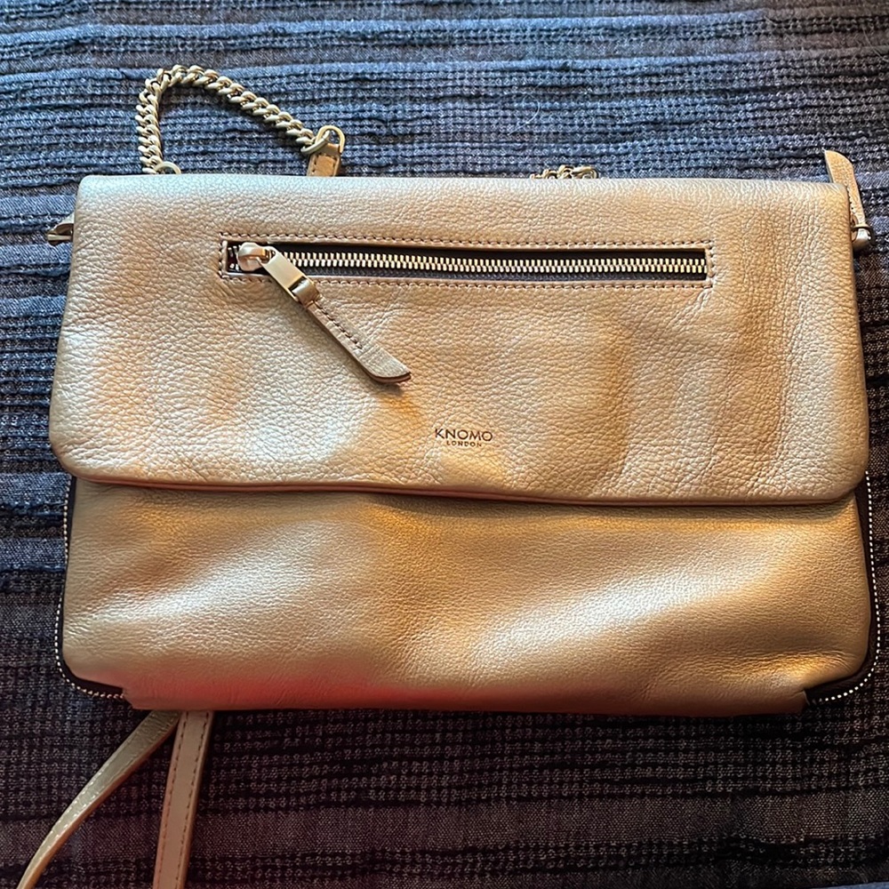 Knomo Elektronista in Gold Leather.